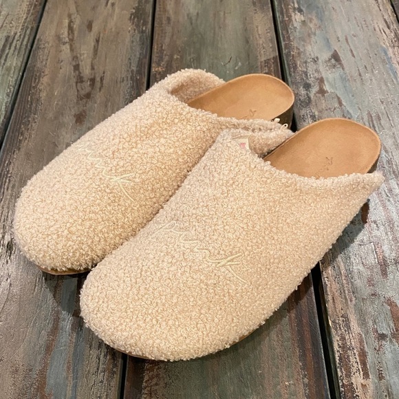 Pink Victoria’s Secret Sz 9/10 Cozy Plush Cork Clogs Slippers Slides Cream Color - Picture 3 of 8